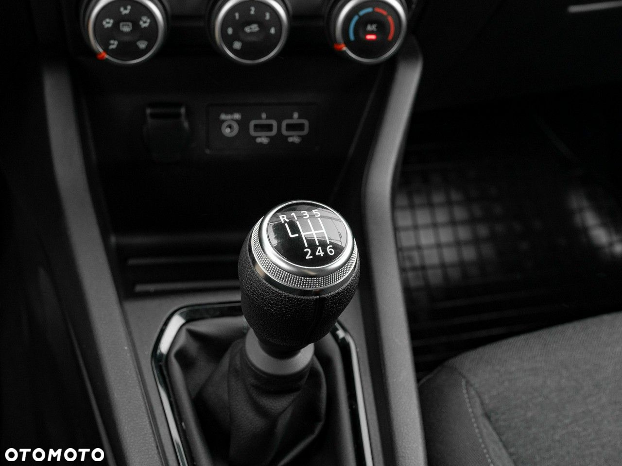 Renault Clio 1.0 TCe Equilibre - 19