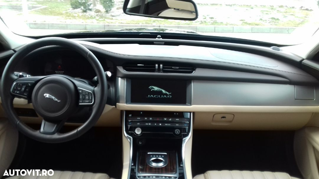 Jaguar XF 20d AWD Portfolio - 9