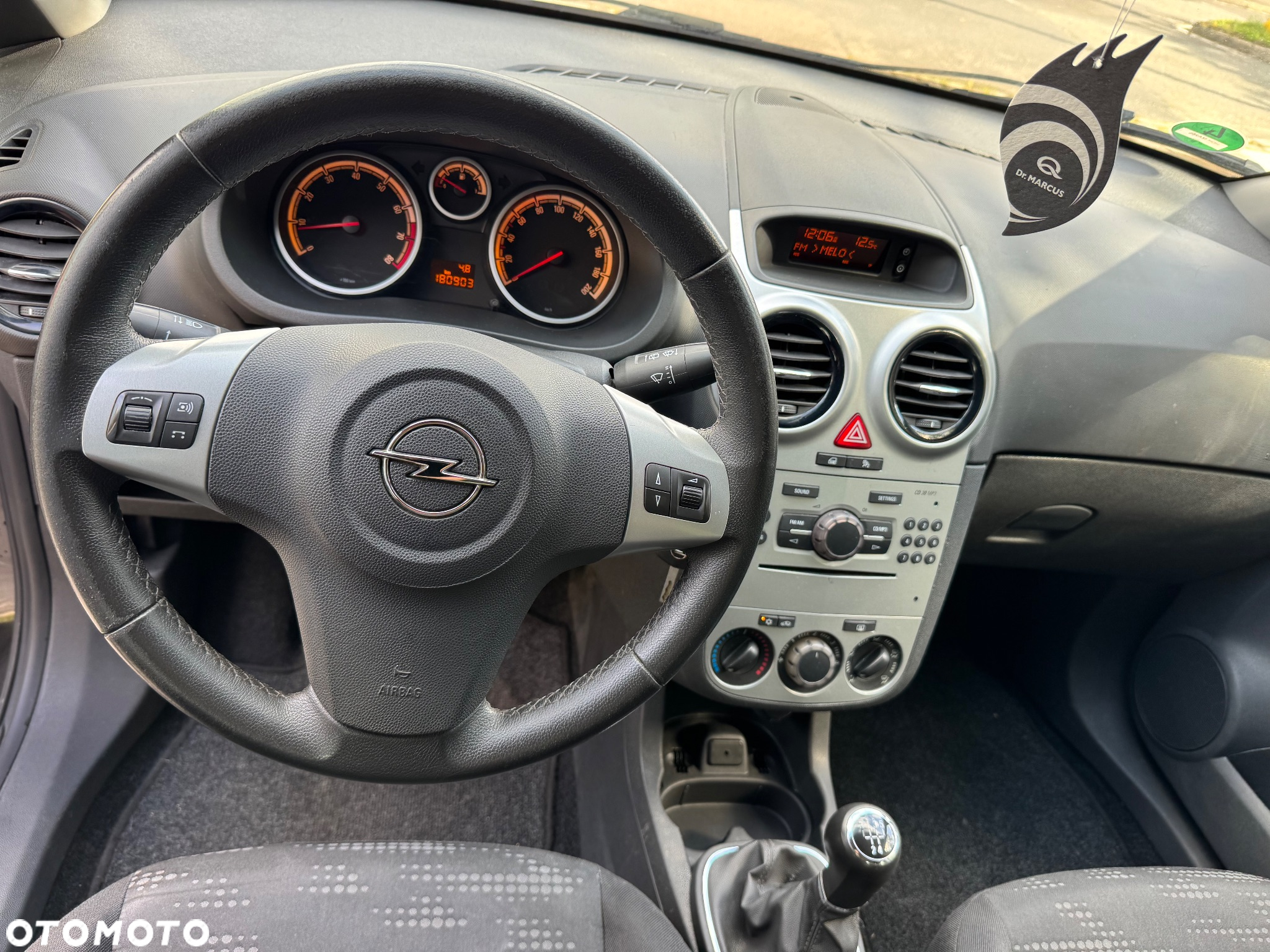 Opel Corsa 1.4 16V Satellite - 12