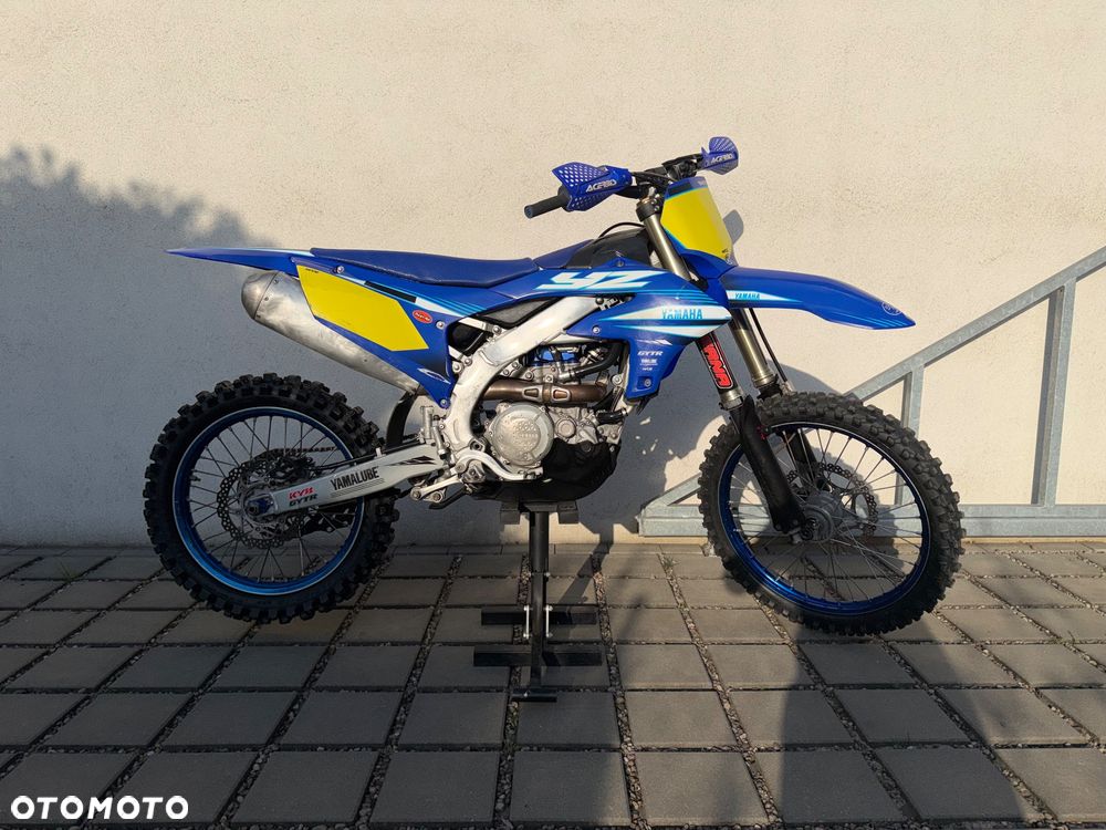 Yamaha YZF - 8