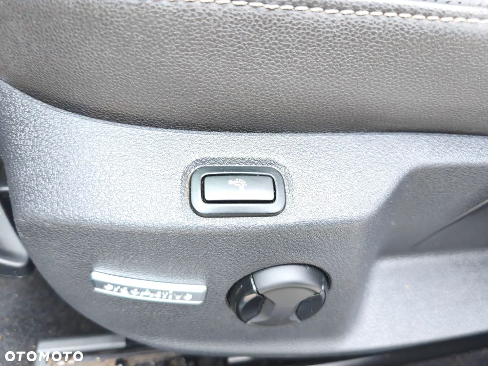 Volkswagen Golf 1.6 TDI DPF DSG Highline - 16