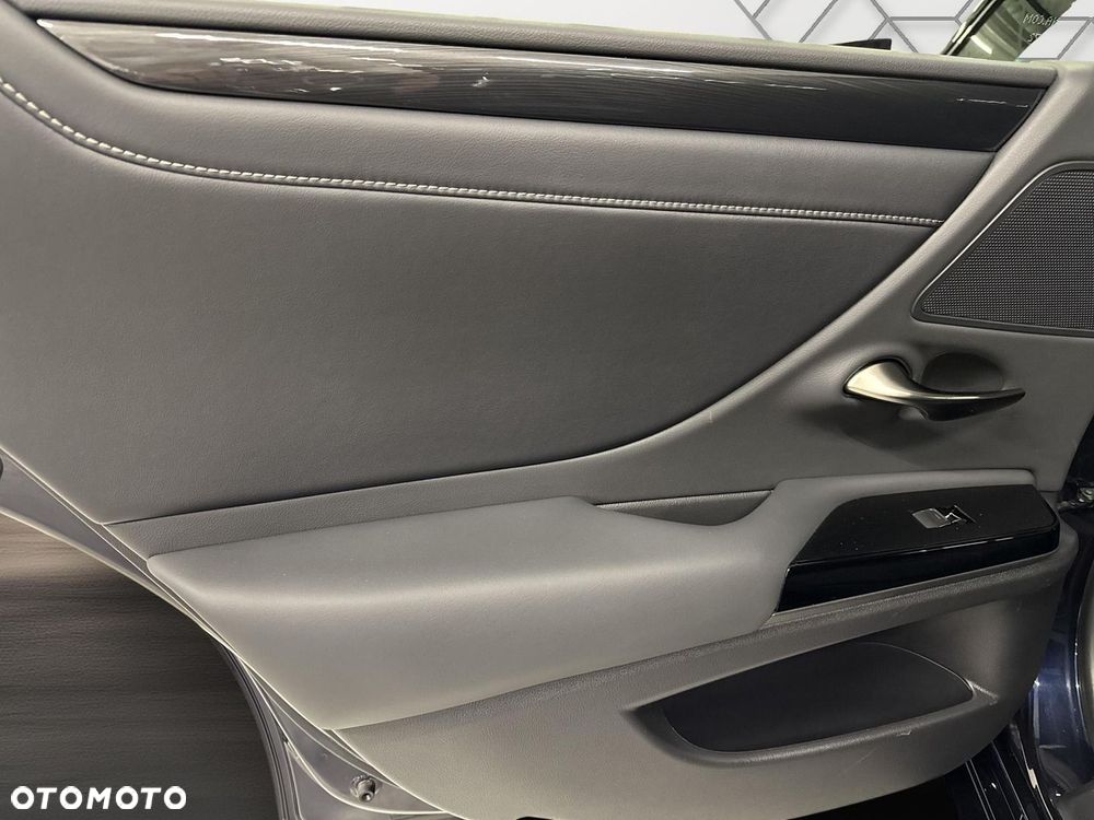 Lexus ES 300h Business Edition - 12