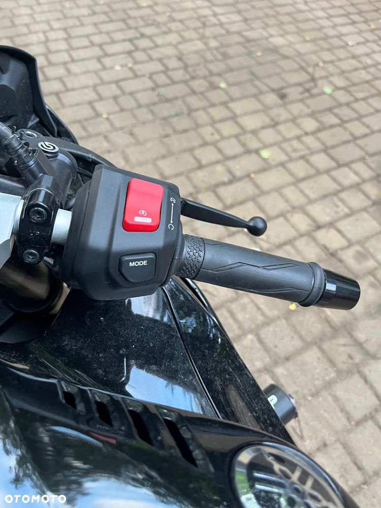 Yamaha R7 - 11