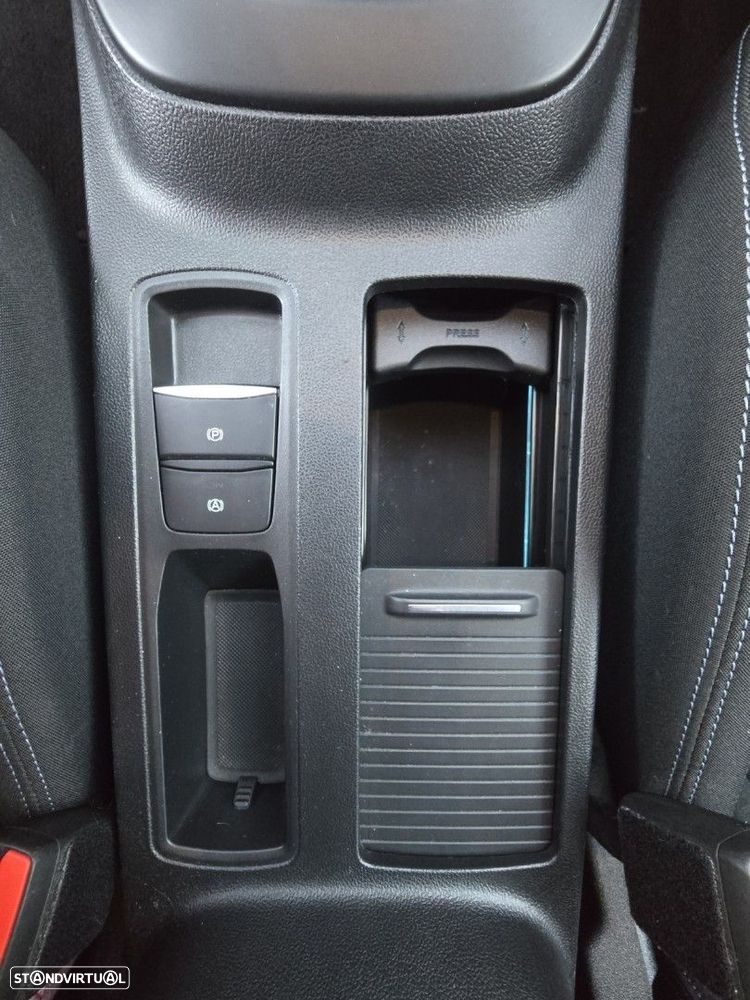 Ford Focus SW 1.5 TDCi EcoBlue Active - 29