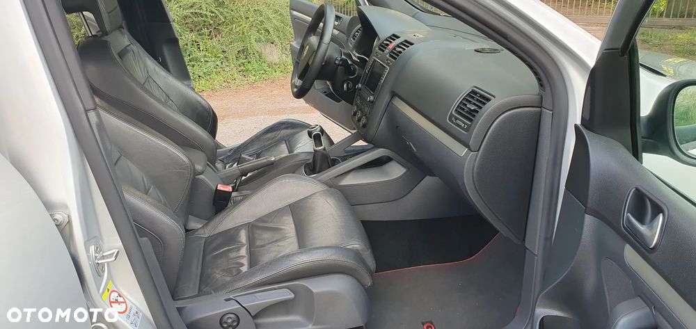 Volkswagen Golf - 23