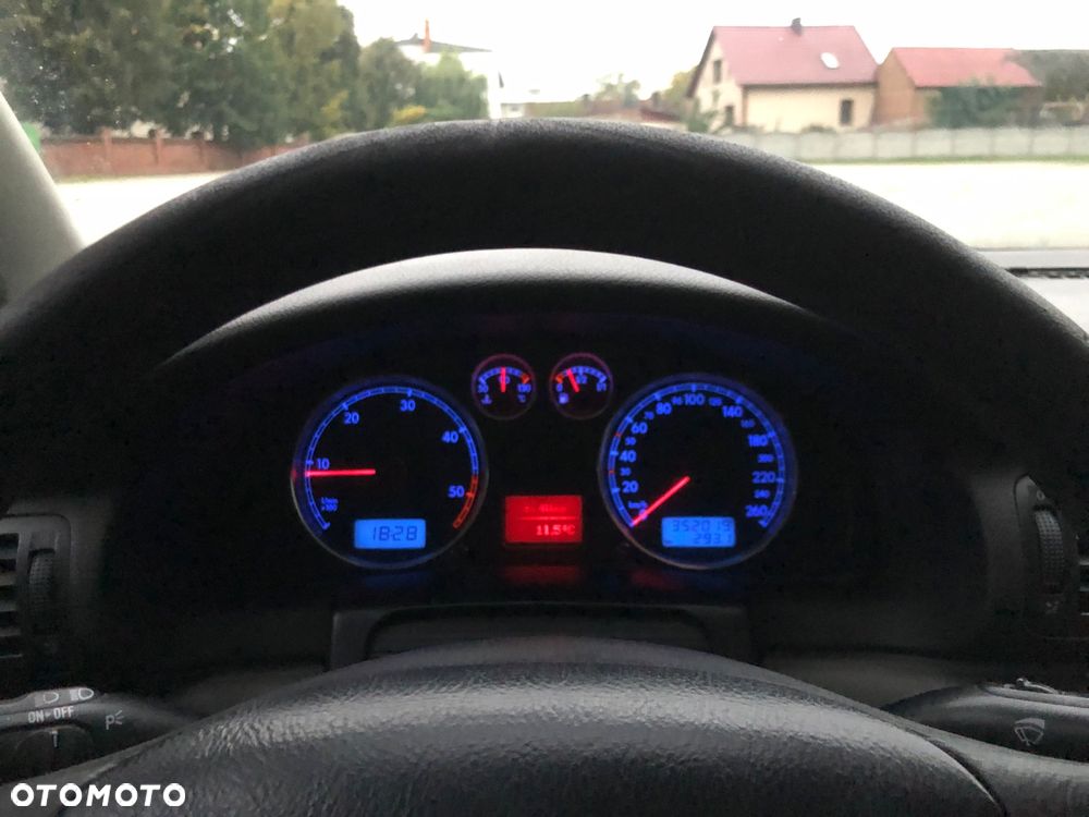 Volkswagen Passat - 17