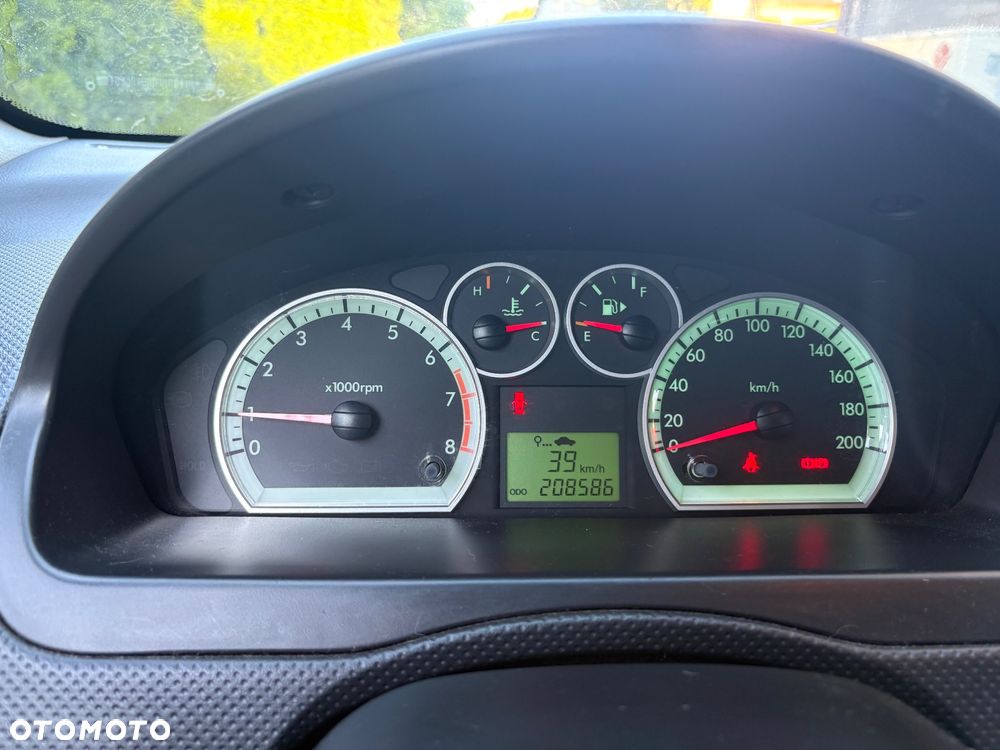 Chevrolet Aveo - 4