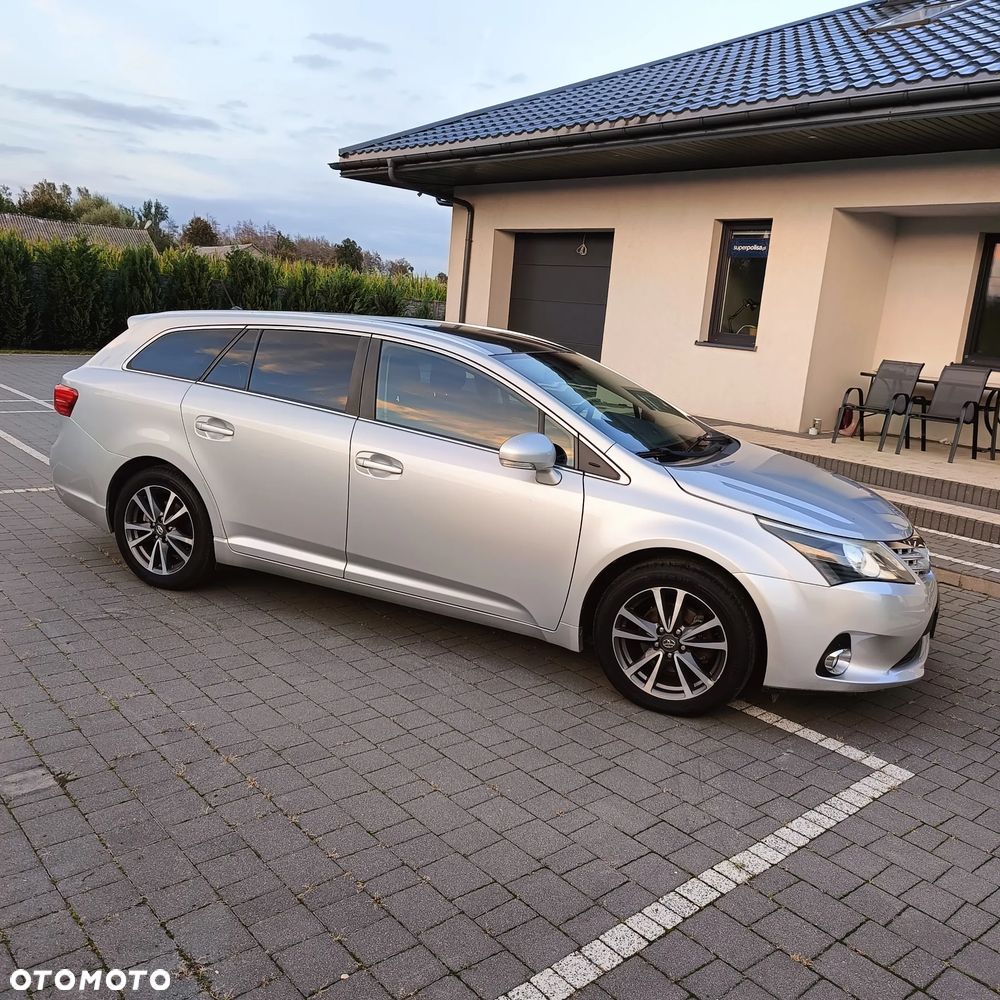 Toyota Avensis 2.0 D-4D - 11