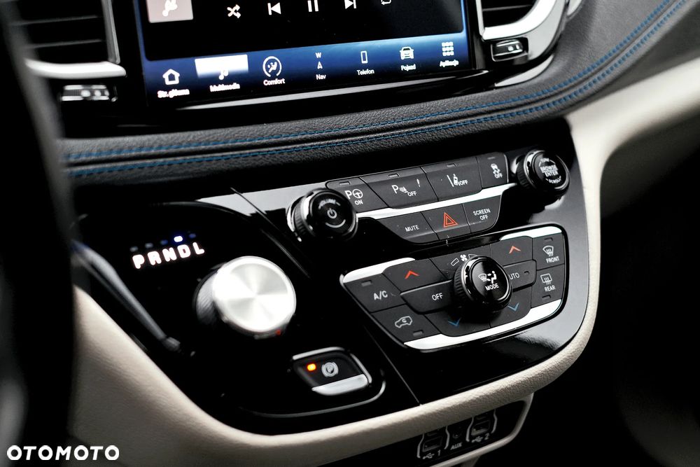 Chrysler Pacifica - 17