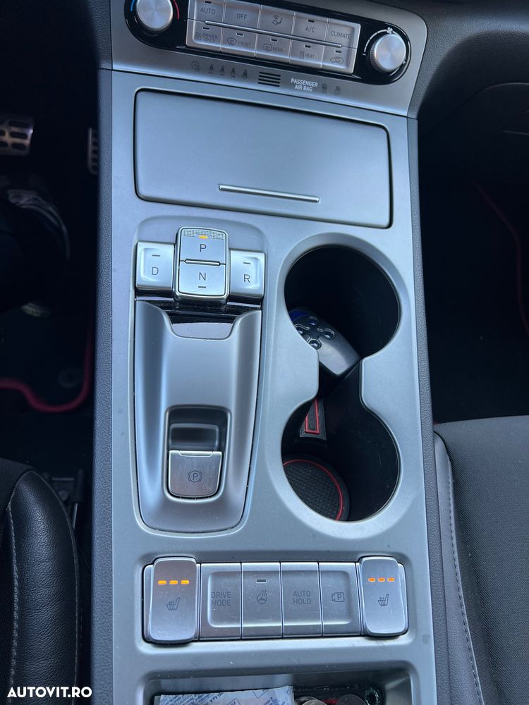 Hyundai KONA - 12