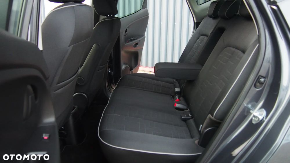 Kia Venga 1.4 CVVT Business Line - 23