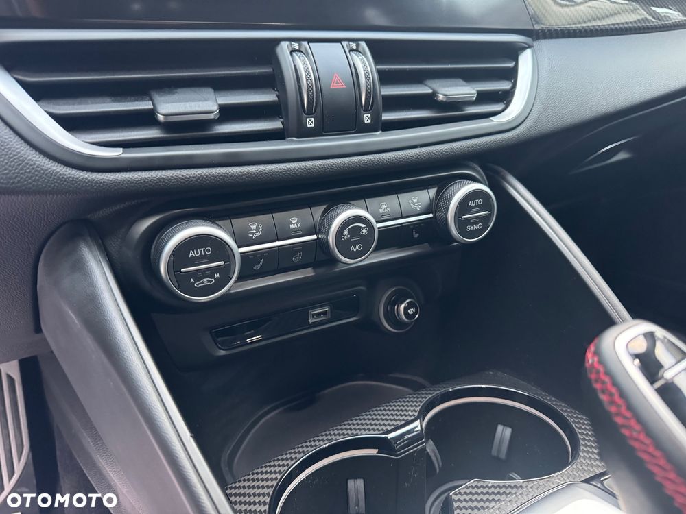 Alfa Romeo Giulia 2.9 Bi Turbo V6 Quadrifoglio Nring - 24