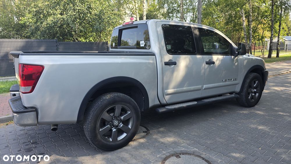 Nissan Titan 5.6 V8 LE Crew Cab - 9