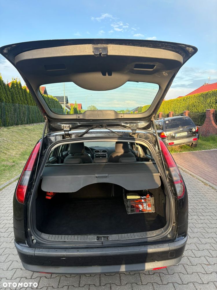 Ford Focus 1.6 TDCi DPF Style - 11