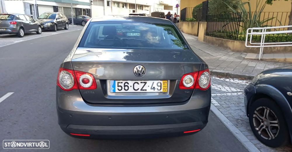 VW Jetta 1.9 TDi Confortline - 5