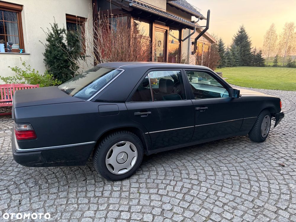 Mercedes-Benz Klasa E ver-260-4--matic - 3