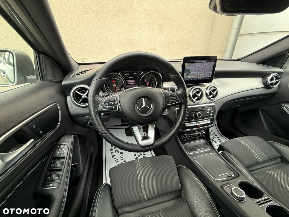 Mercedes-Benz GLA 180 7G-DCT Peak Edition - 16