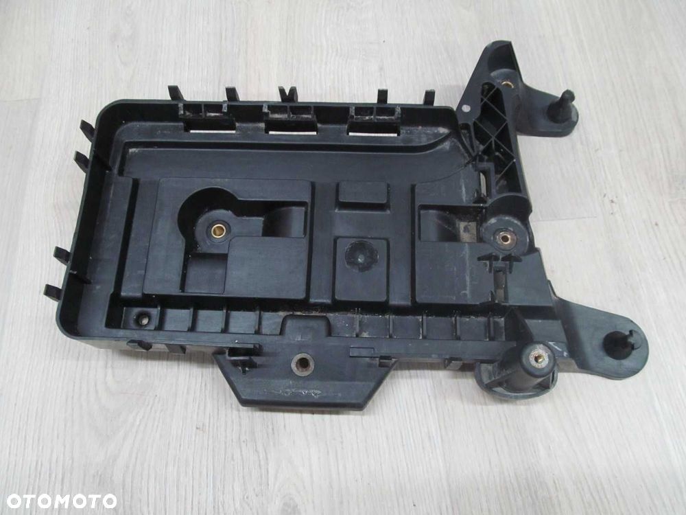 VW TOURAN I 03- PODSTAWA AKUMULATORA 1K0915333B - 1