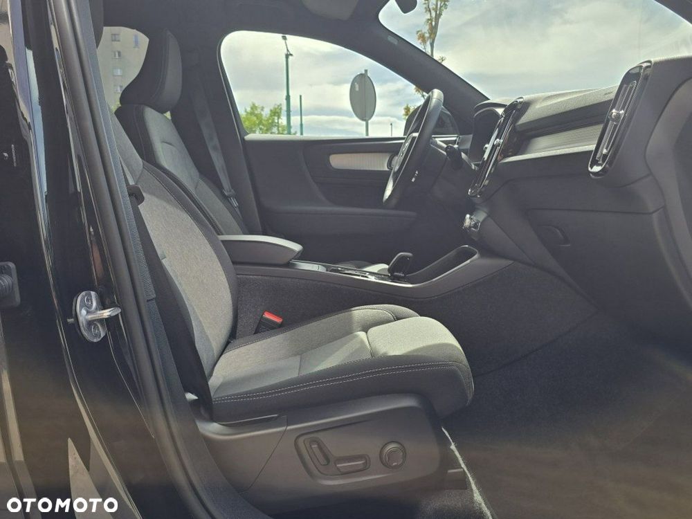 Volvo XC 40 B3 B DKG Plus Black Edition - 12