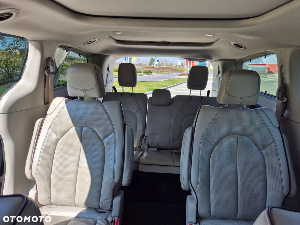 Chrysler Pacifica - 11