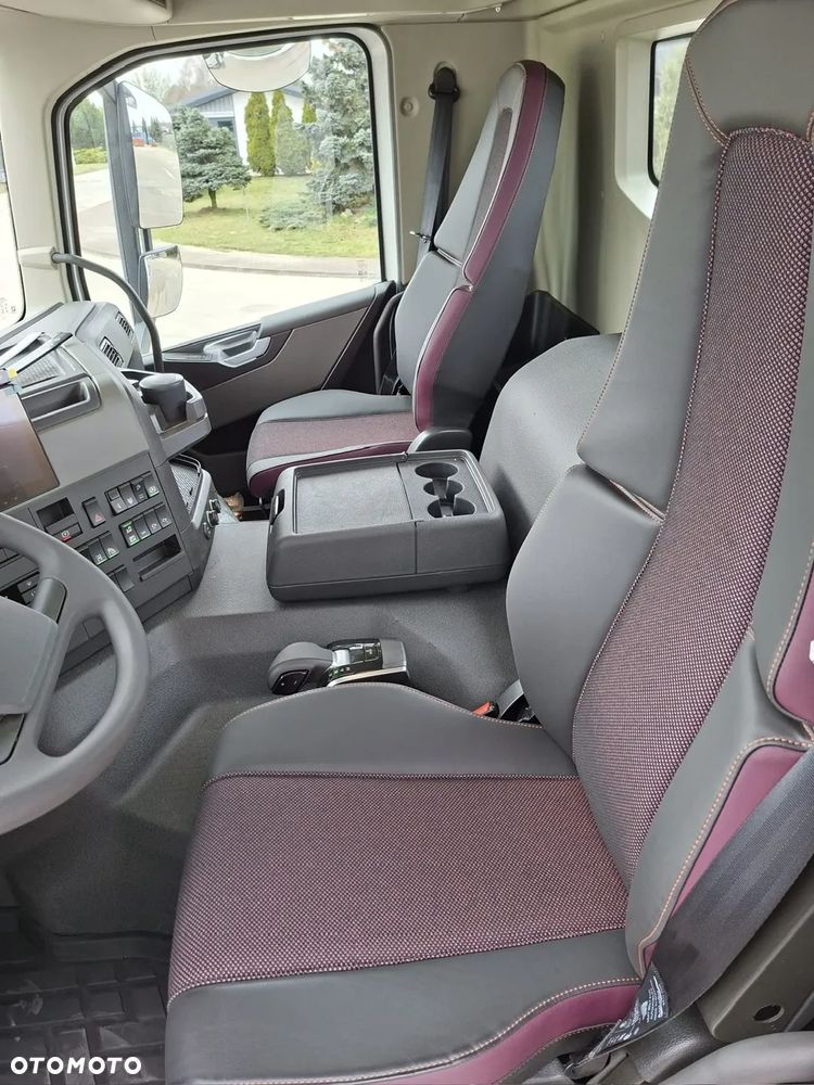 Volvo FM 430 6x2 (kabina dzienna) + HYVA 20 T - 17