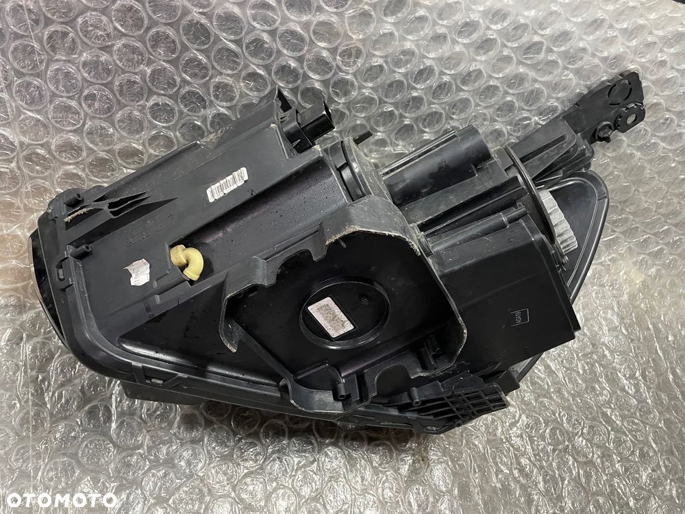 LAMPA PRAWA ZWYKŁA H7 LED OPEL GRANDLAND X YP00015580 - 9