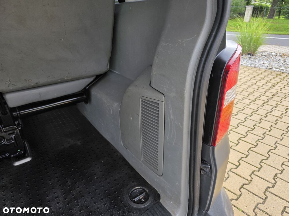 Volkswagen Transporter - 11
