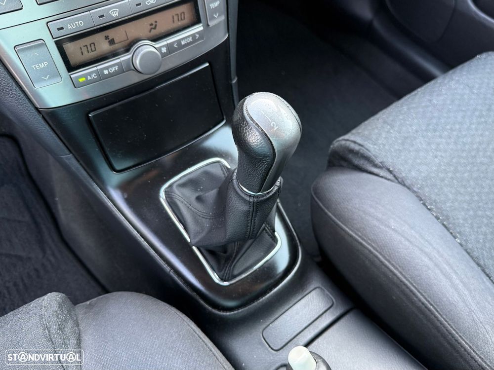 Toyota Avensis SW 2.0 D4D Sol - 14