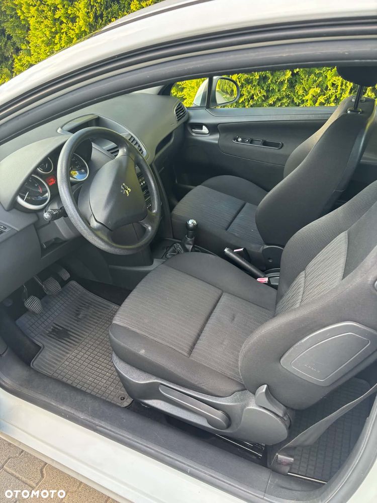 Peugeot 207 - 11