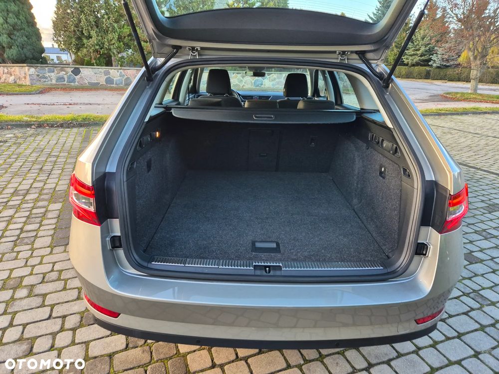Skoda Superb 2.0 TDI Premium Edition - 20
