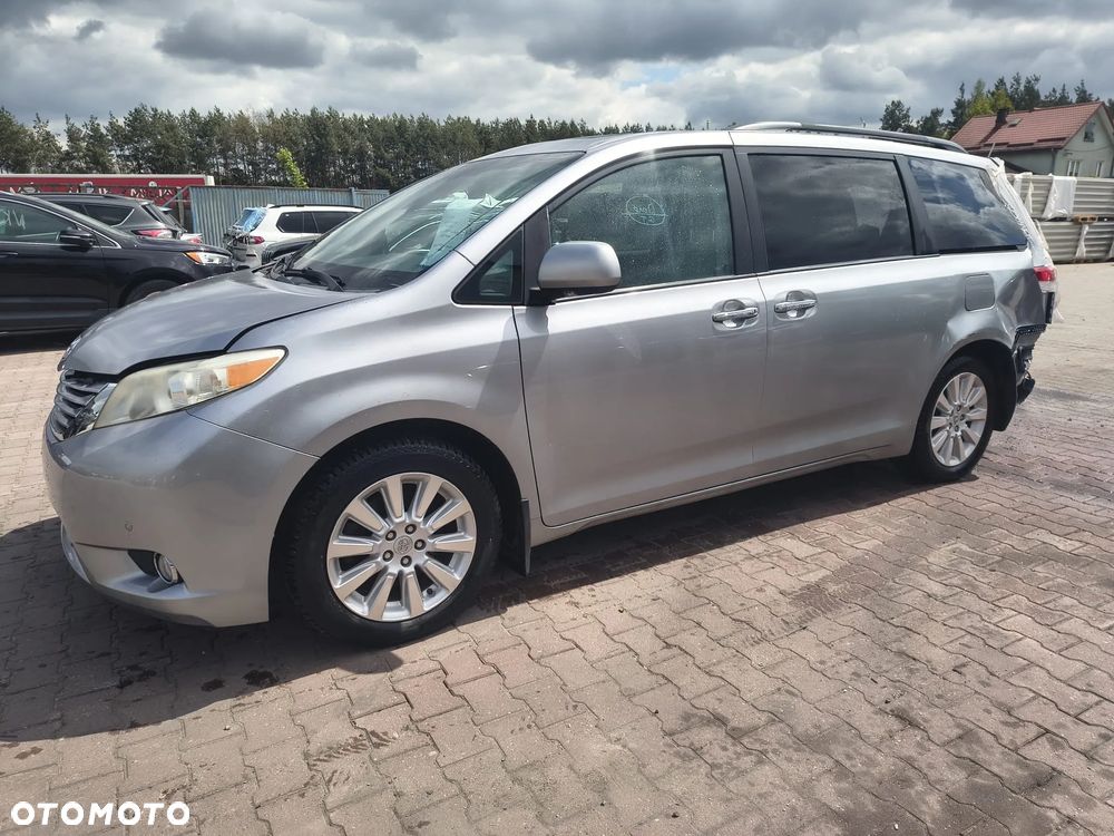 Toyota Sienna - 8