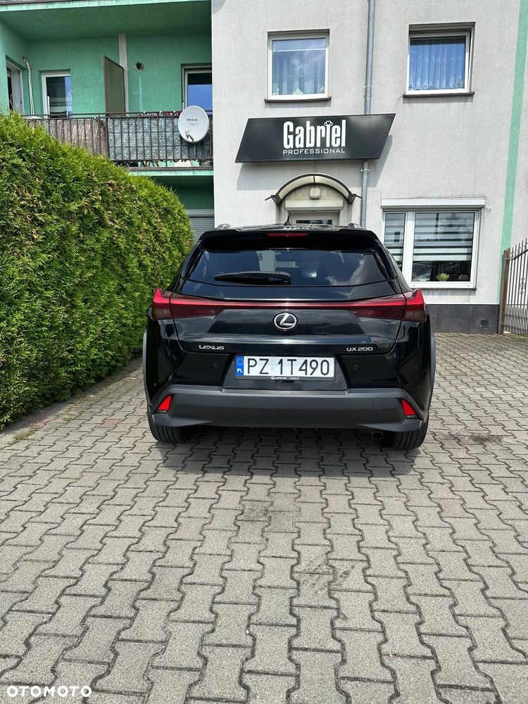 Lexus UX - 10