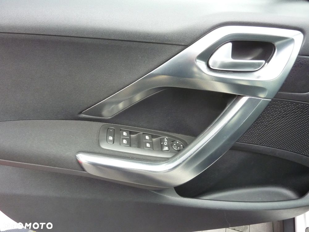 Peugeot 2008 PureTech 82 Allure - 20