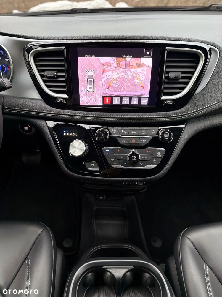 Chrysler Pacifica - 18