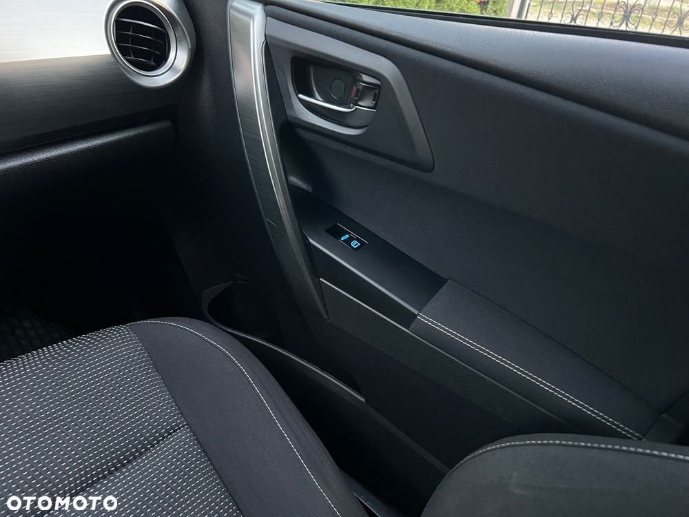 Toyota Auris 1.6 Premium Comfort MS - 11