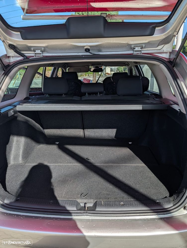 Toyota Corolla SW 1.4 Sol - 20