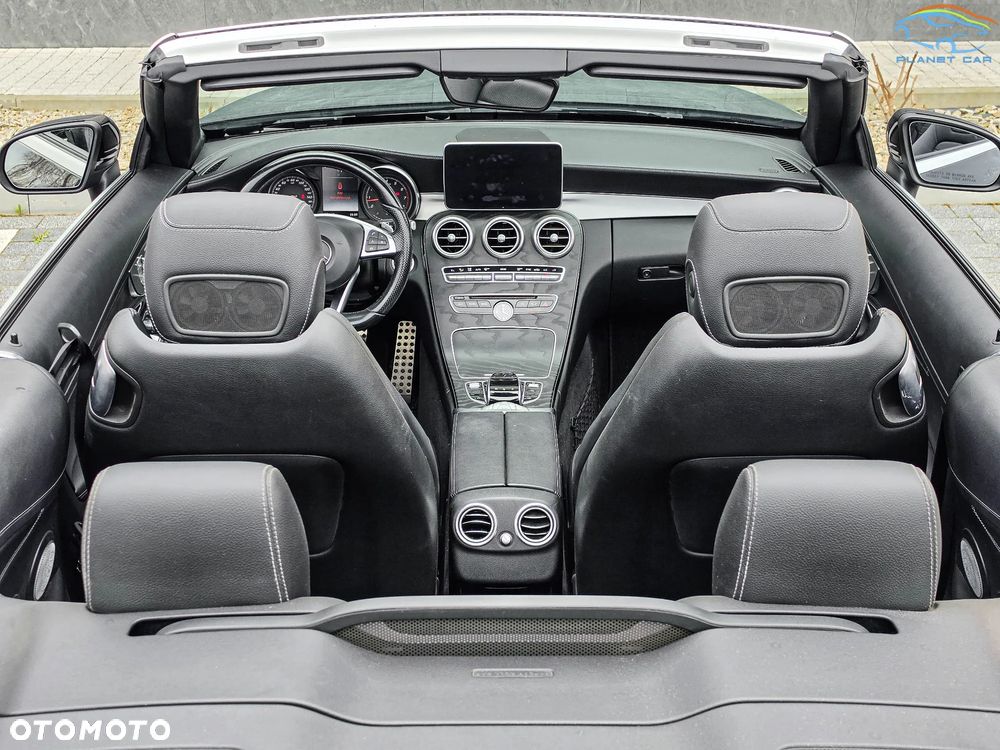 Mercedes-Benz Klasa C 300 4Matic 9G-TRONIC AMG Line - 23