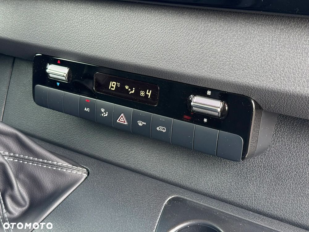 Mercedes-Benz Sprinter - 20