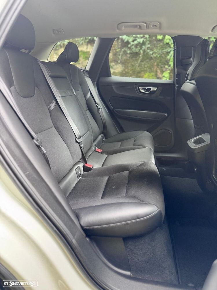 Volvo XC 60 2.0 D4 Momentum Plus Geartronic - 23