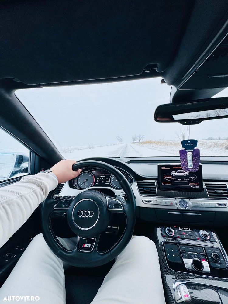 Audi S8 - 11