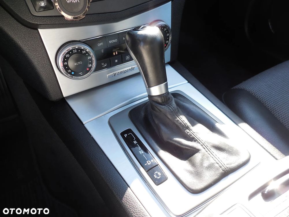 Mercedes-Benz Klasa C 180 CGI Automatik BlueEFFICIENCY - 22