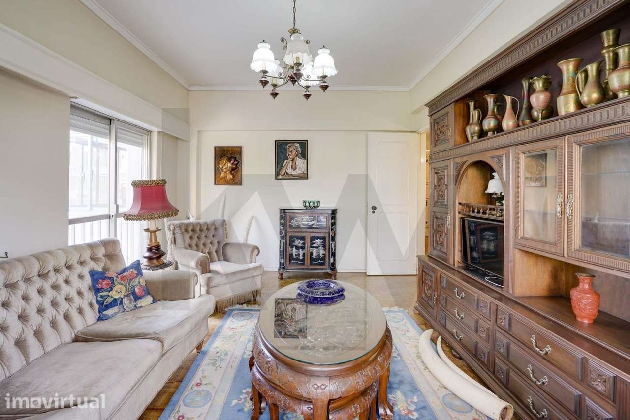 Apartamento T3 com duas salas e garagem em São Domingos de Benfica - Grande imagem: 4/54