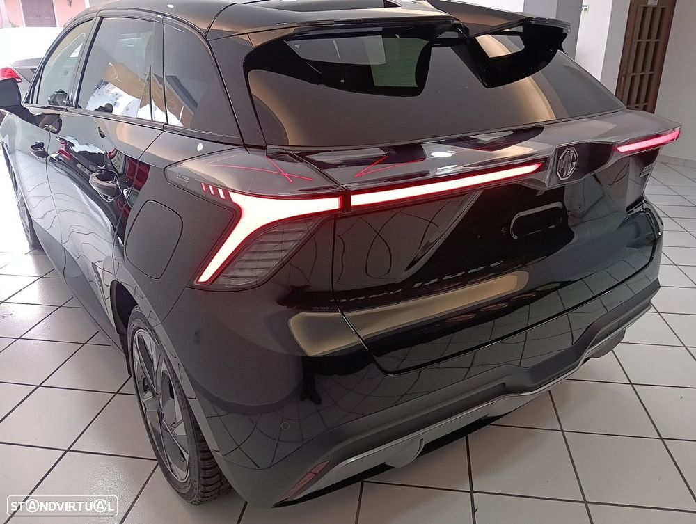 MG MG4 64 kWh Luxury - 4