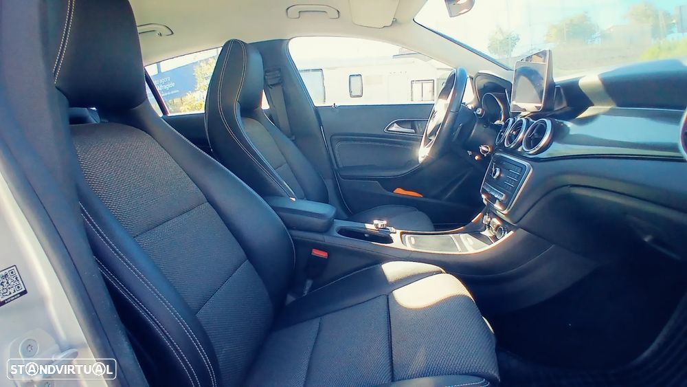 Mercedes-Benz CLA 220 Shooting Brake d 4Matic 7G-DCT Urban - 17