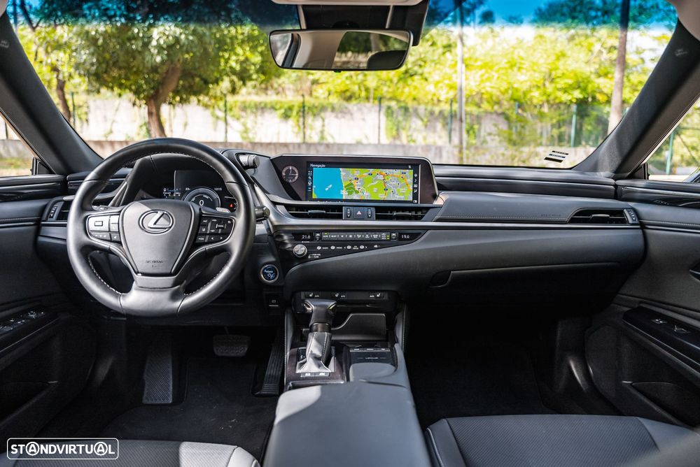 Lexus ES 300h Special Edition - 19