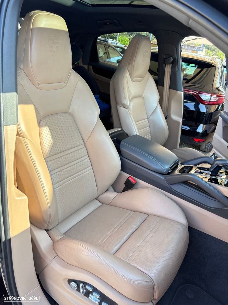 Porsche Cayenne Coupé E-Hybrid Platinum Edition - 27