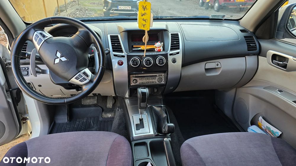 Mitsubishi Pajero Sport - 6