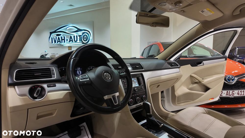 Volkswagen Passat - 25