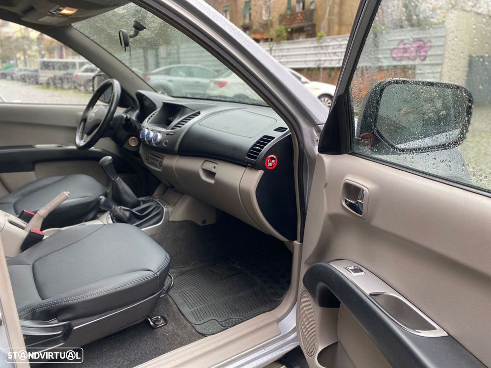 Mitsubishi L200 2.5 DI-D CD Intense 4WD - 25