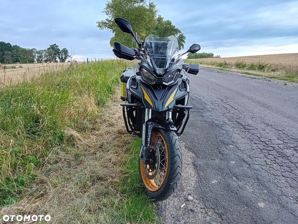 QJMOTOR SRT900SX - 5